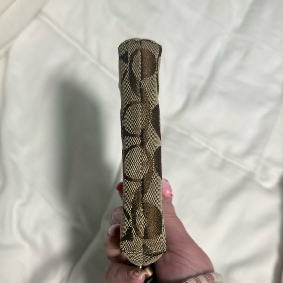 Coach RARE Y2K Poppy Brown and Multicolor embroidered double zip wristlet!